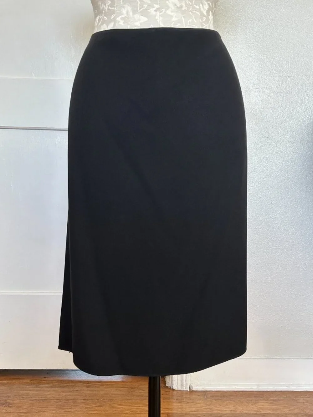 ELLEN TRACY Black A-Line Midi Skirt Size 14 Flare Hem Career Office Classic